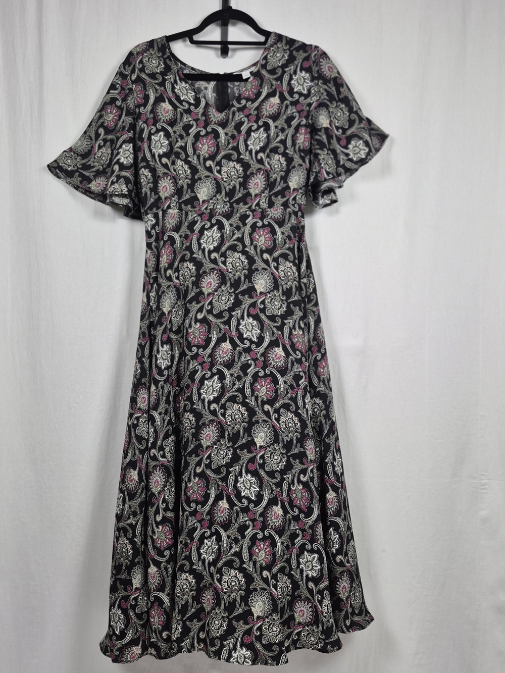 Morgan Taylor Black Floral Paisley Maxi Dress – Flutter Sleeve